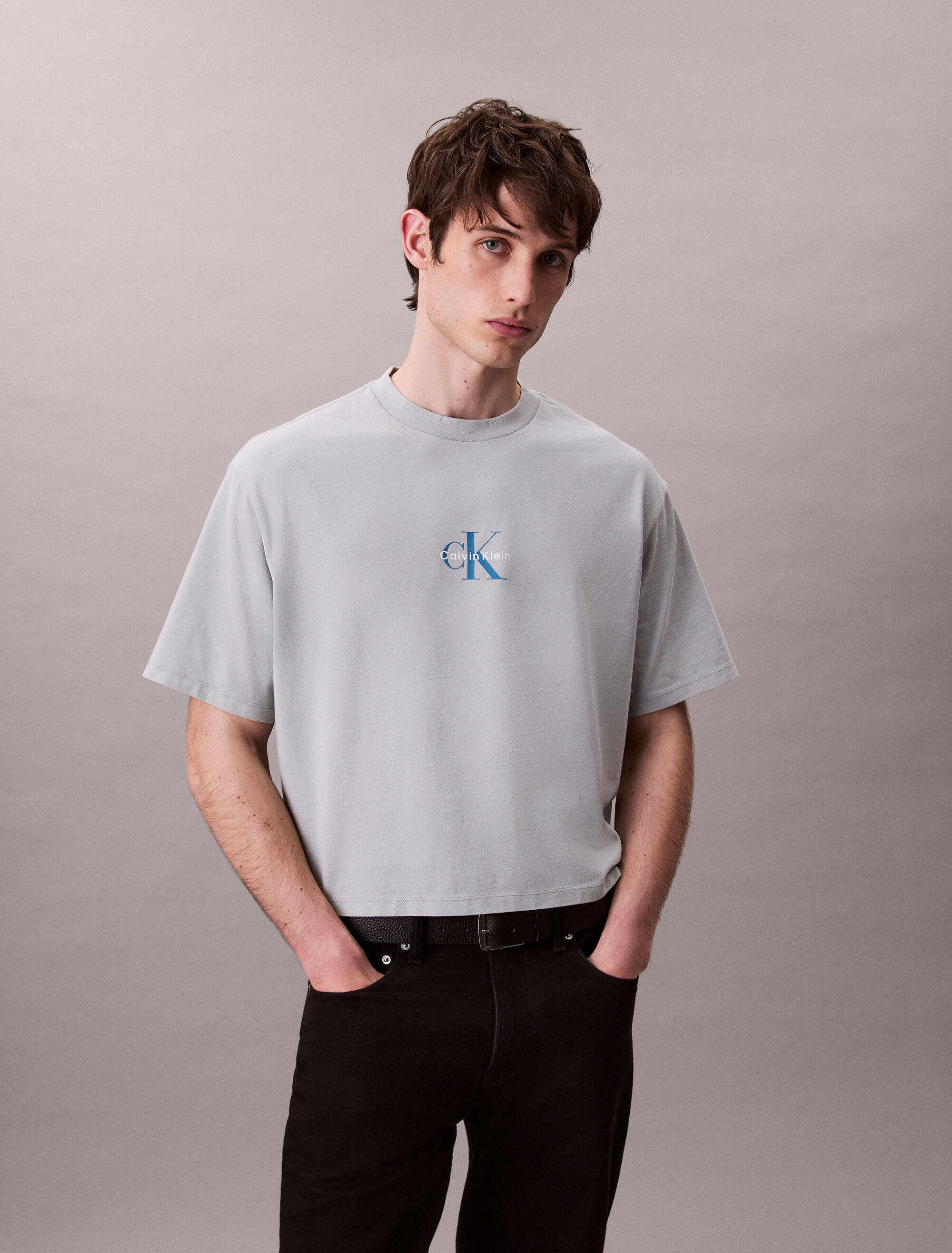 ★ ★ Men's Relaxed Fit CK Liquid Monogram Logo S Calvin Klein Men's Relaxed Fit Monogram Logo Crewneck T