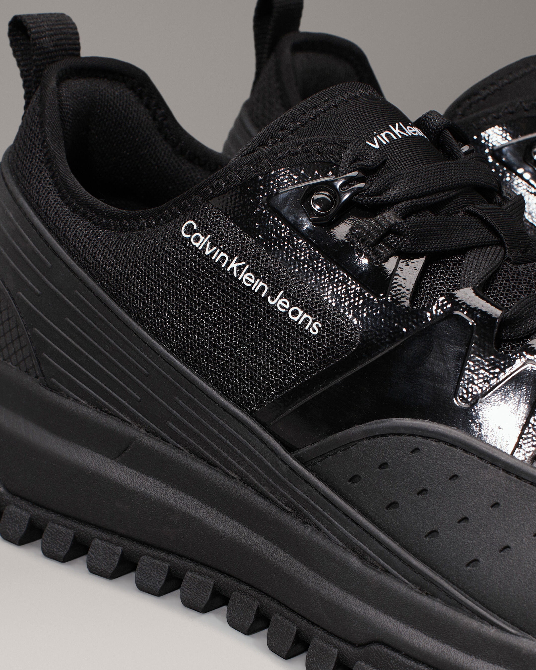 Sneakers Calvin Klein Malaysia
