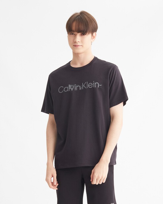 ESSENTIALS LOGO GRAPHIC TEE