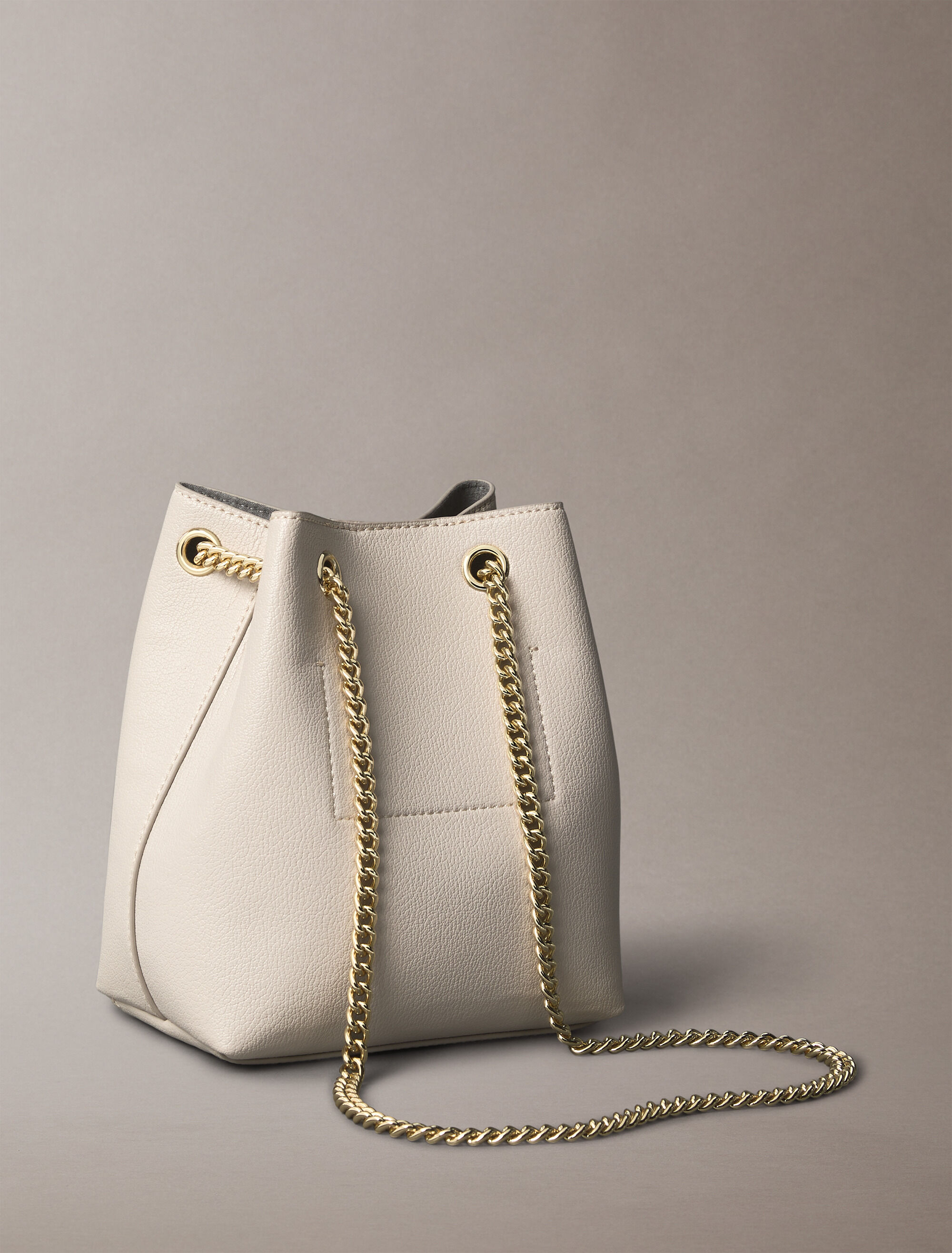 ★ ★ Women's CKJ Minimal Monogram Small Chain Fl Minimal Monogram Chain Bucket Bag | brown | Calvin Klein