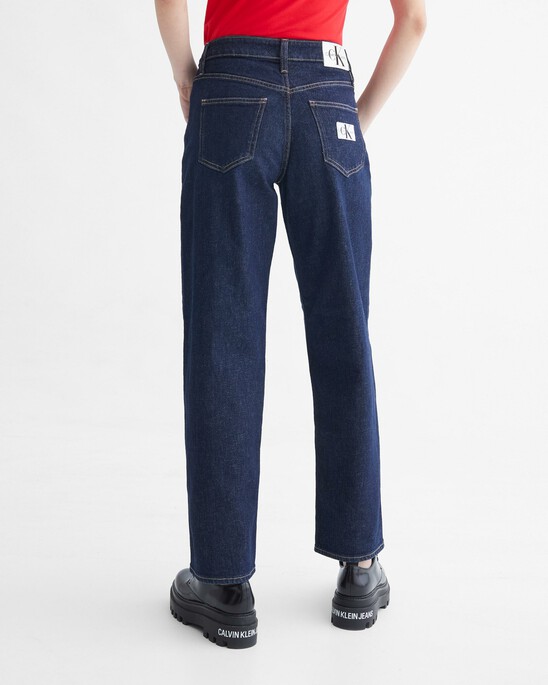 HIGH-RISE RELAXED JEANS
