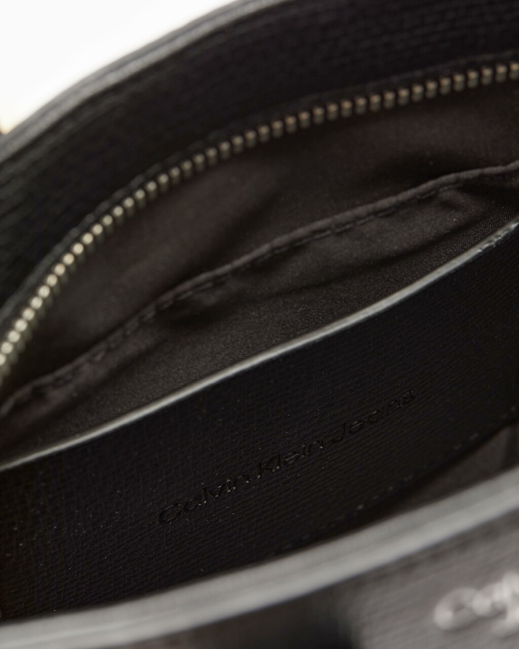 COLOR BLOCK TOTE, BLK/BRT WHT, hi-res