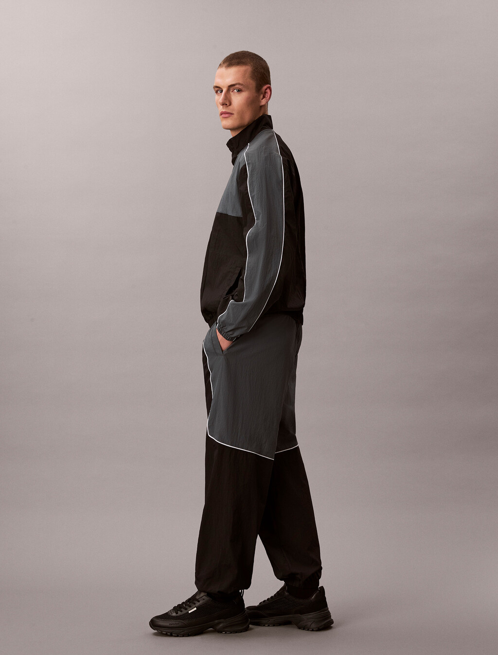 Water-Resistant Travel Gym Trousers, Black / Turbulence, hi-res