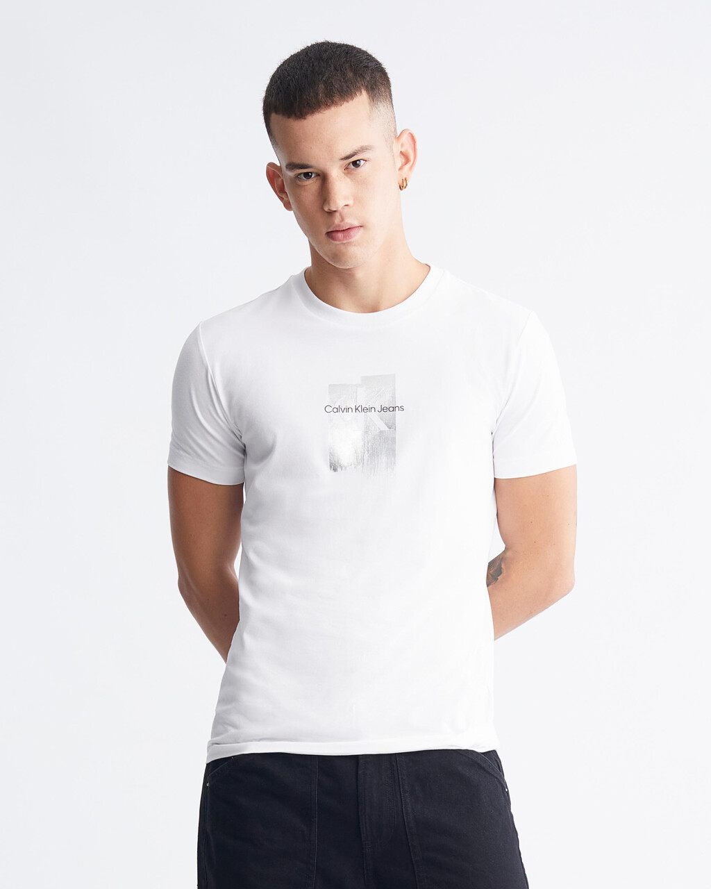 Metallic Foil Monogram Organic Cotton Tee | white | Calvin Klein Malaysia