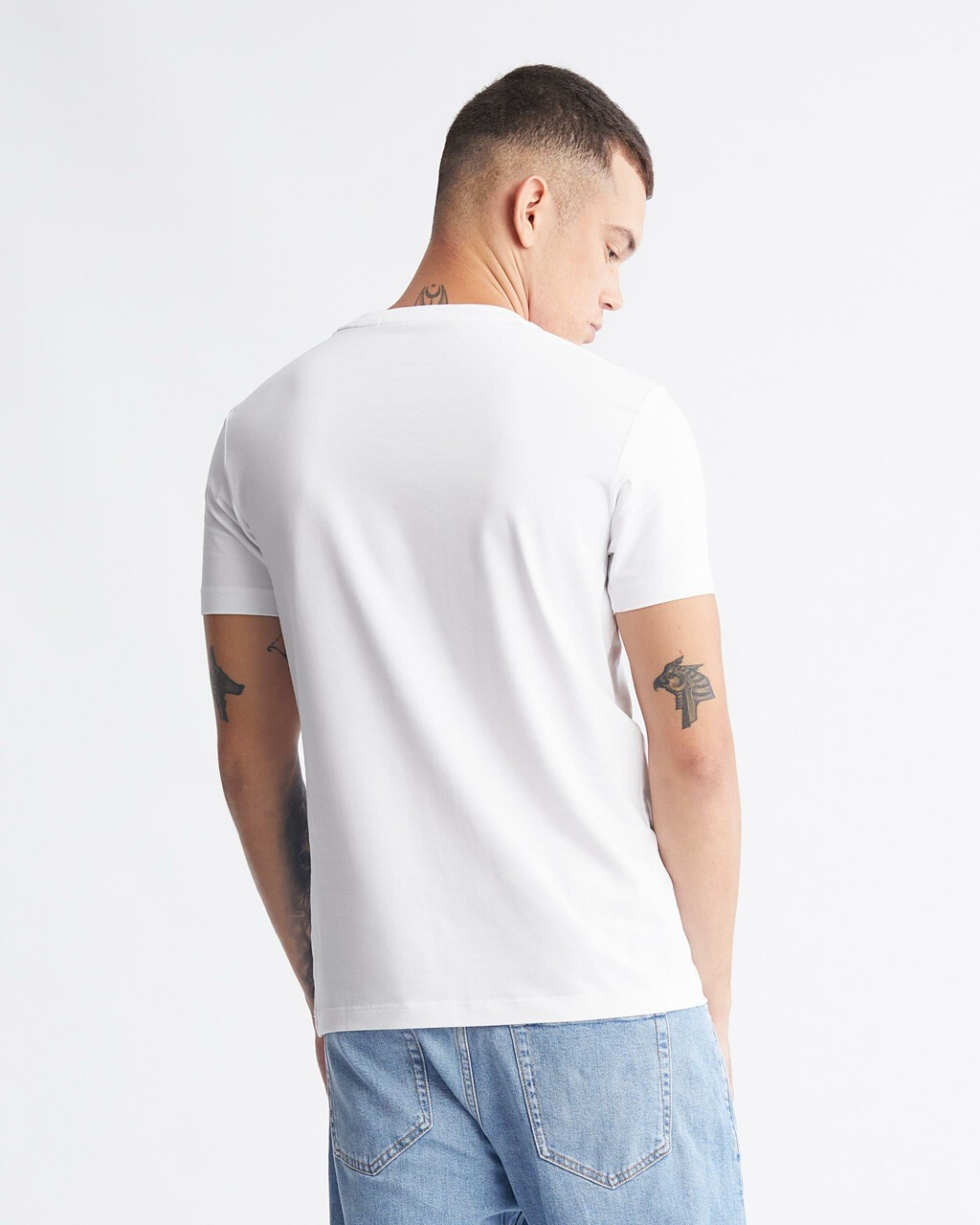 Modern Workwear Box Logo Tee | white | Calvin Klein Malaysia