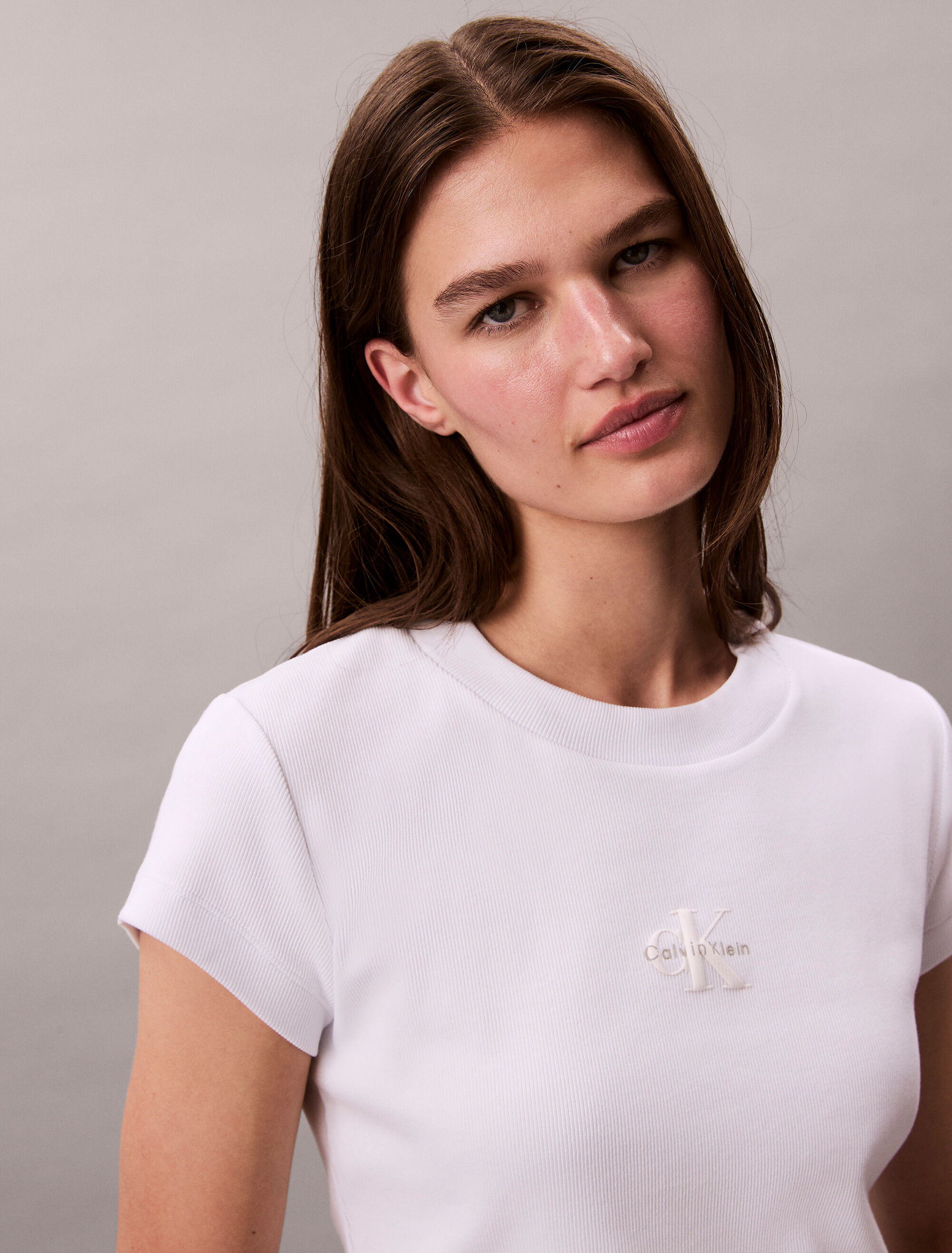 Slim Cropped Monogram T-shirt | white | Calvin Klein Malaysia