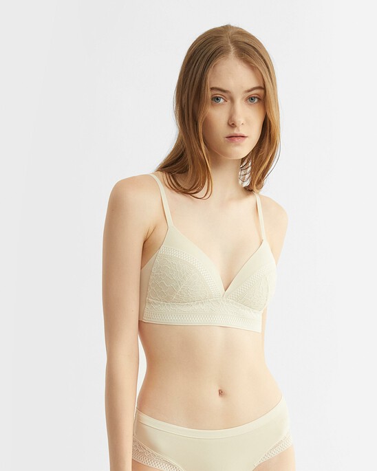 INVISIBLES LACE LIGHTLY LINED TRIANGLE BRA