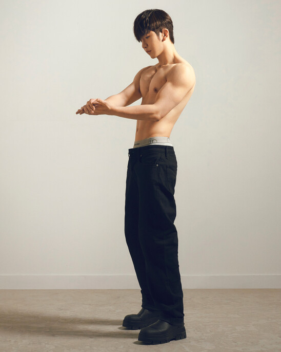 90S STRAIGHT BLACK ARCHIVAL JEANS
