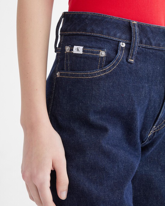 HIGH-RISE RELAXED JEANS
