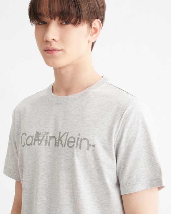 ESSENTIALS LOGO GRAPHIC TEE