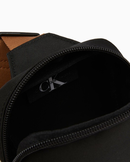 SPORT ESSENTIALS PHONE BAG