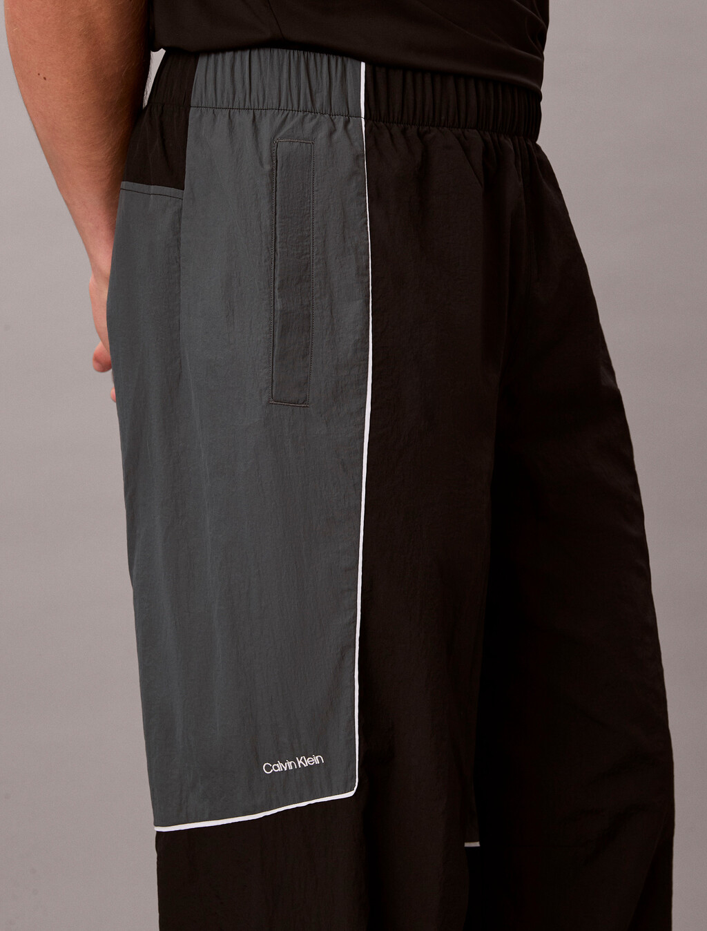 Water-Resistant Travel Gym Trousers, Black / Turbulence, hi-res