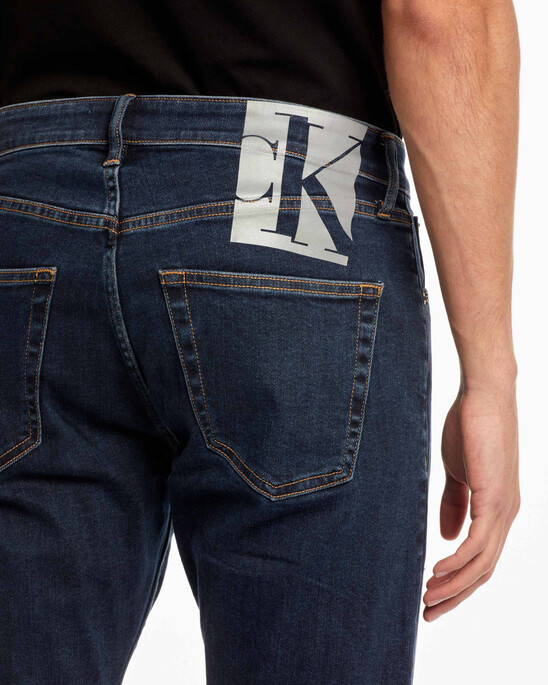 PREMIUM MODERN TAPER JEANS
