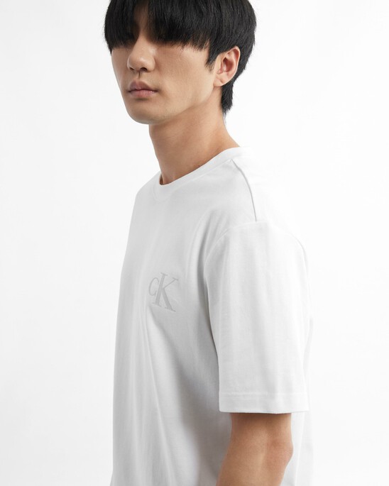 REIMAGINE COLOR BLOCK LOGO TAPE TEE