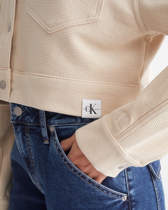 PREMIUM ESSENTIALS CROPPED TRUCKER JACKET