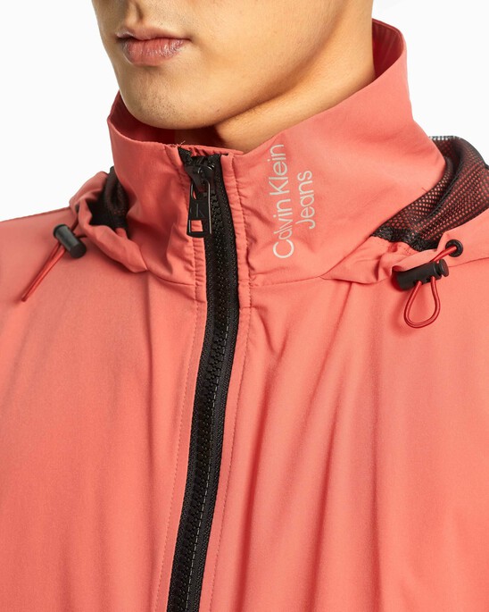 PACKABLE STACKED LOGO WINDBREAKER