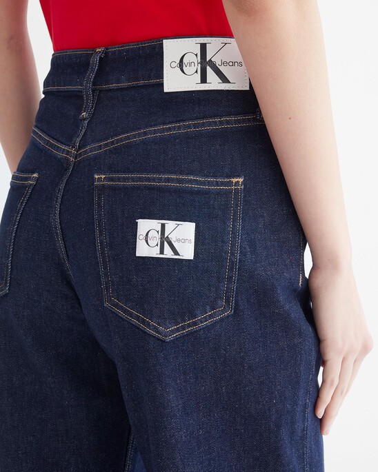 HIGH-RISE RELAXED JEANS