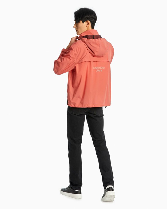 PACKABLE STACKED LOGO WINDBREAKER