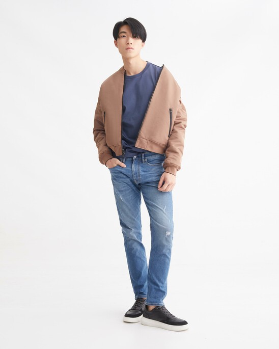 37.5 DISTRESSED MODERN TAPER JEANS