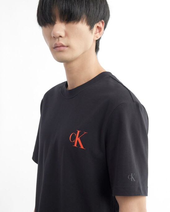 REIMAGINE COLOR BLOCK LOGO TAPE TEE