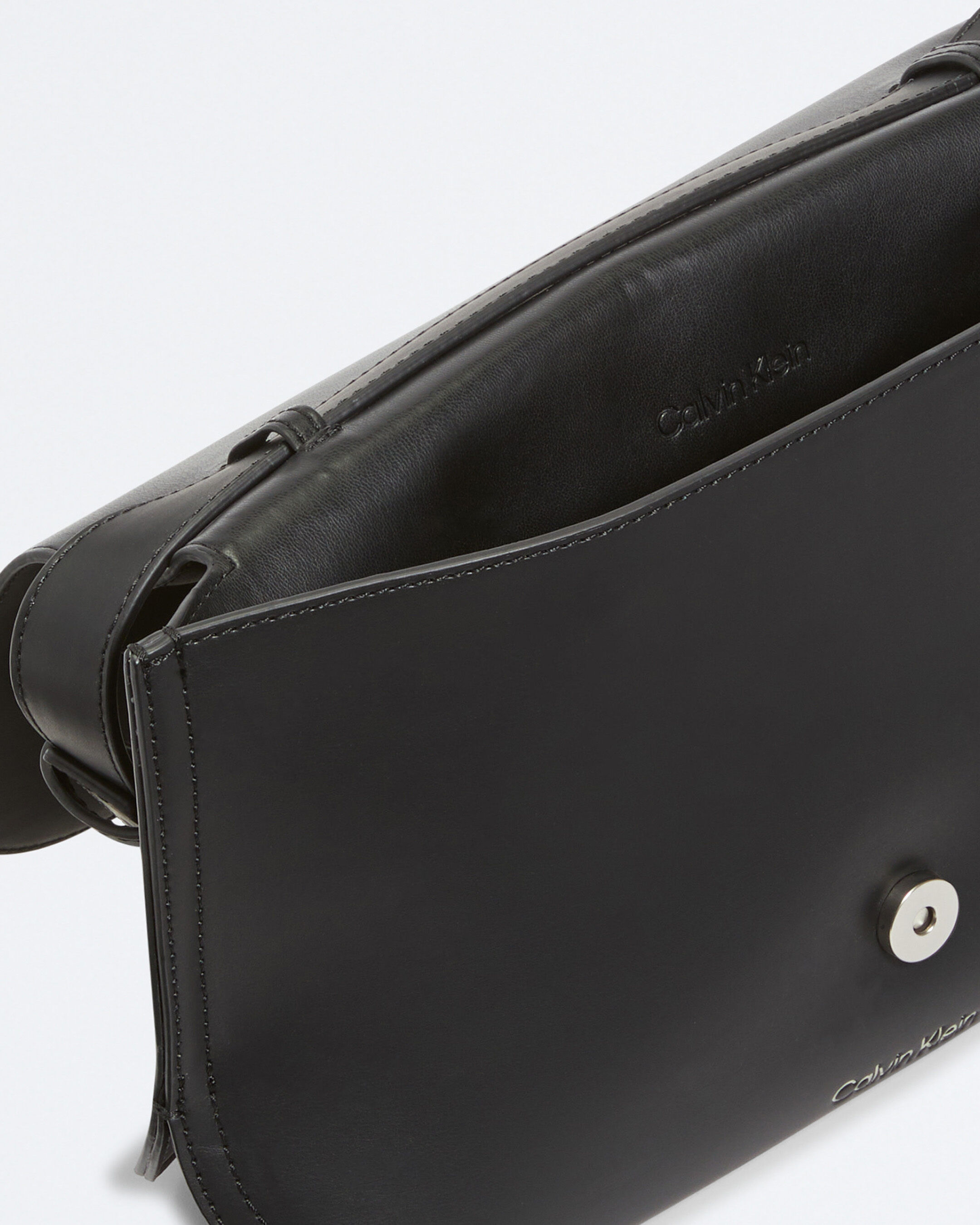 Calvin klein flap sale messenger
