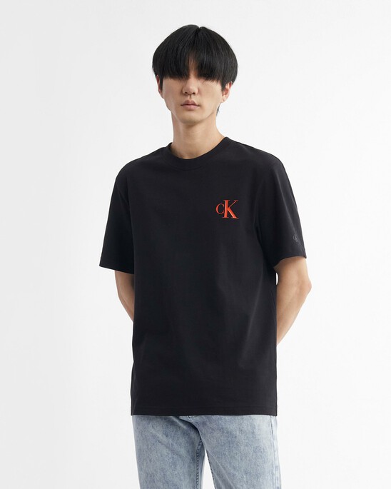 REIMAGINE COLOR BLOCK LOGO TAPE TEE