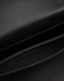 SCULPTED FLAP BAG WITH CHAIN, BLACK, hi-res