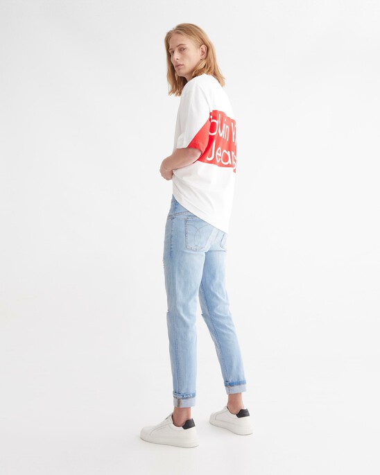 NOCTURAL REDS MOCK NECK BACK LOGO TEE