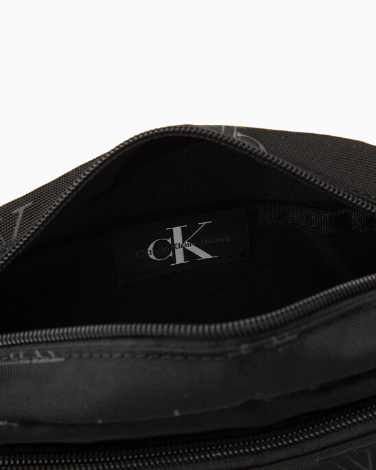 SPORT ESSENTIAL PHONE CROSSBODY BAG