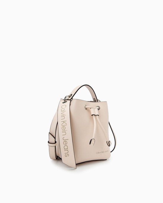 SCULPTED BUCKET BAG