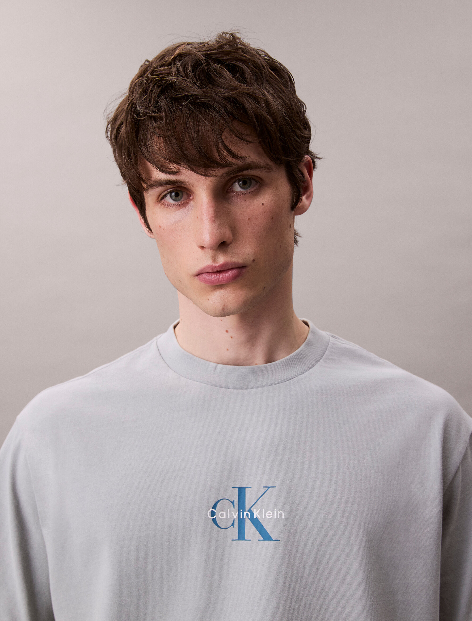 Monogram Logo Washed Relaxed Tee | grey | Calvin Klein Malaysia