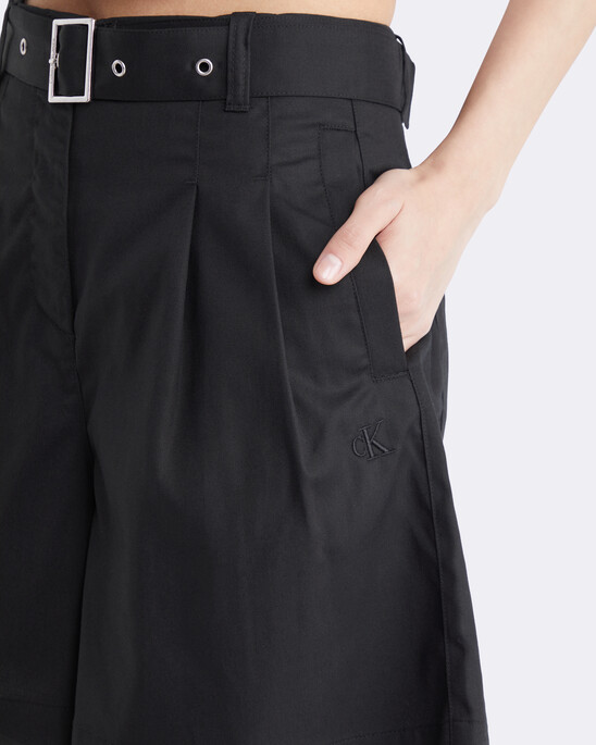 A-PLEATED FLARE SHORCK BLACK