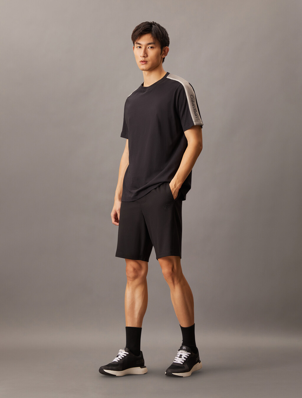 Sport Icon Short Sleeve Tee, Black Beauty, hi-res