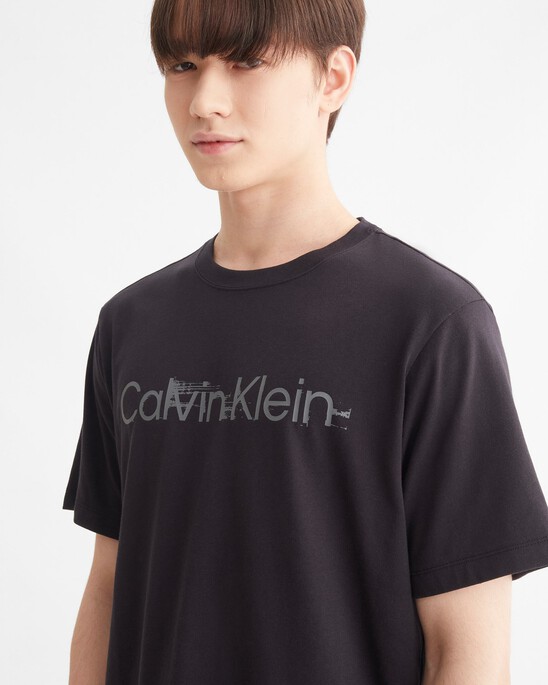 ESSENTIALS LOGO GRAPHIC TEE