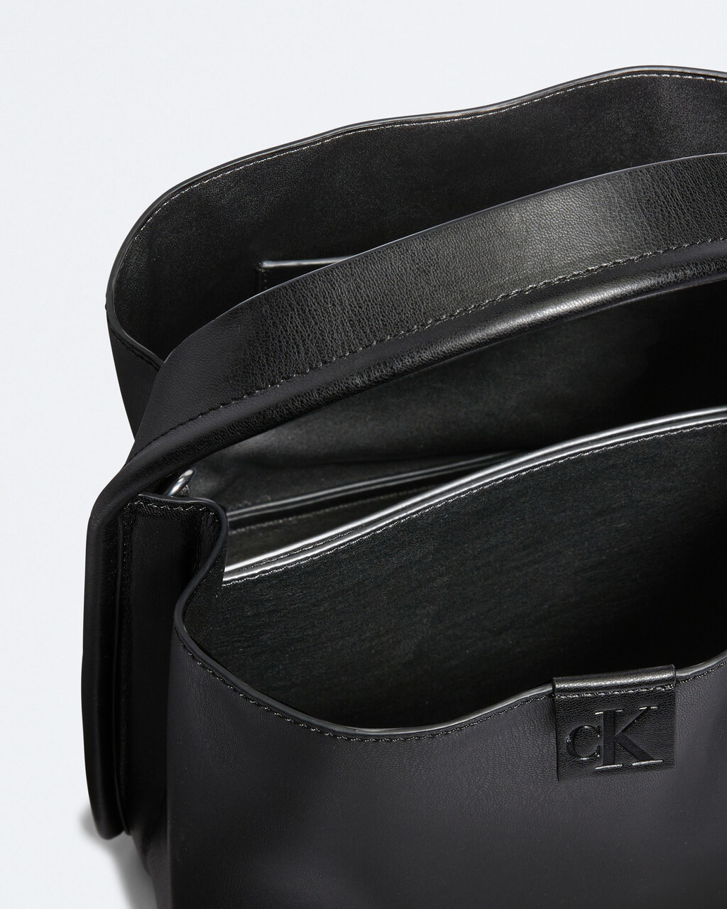 CK MODERN BUCKET CROSSBODY, BLACK BEAUTY, hi-res