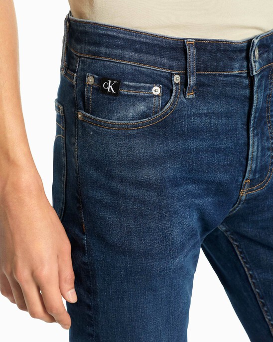SUSTAINABLE SLIM JEANS