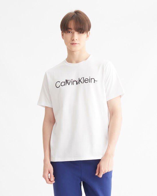 ESSENTIALS LOGO GRAPHIC TEE