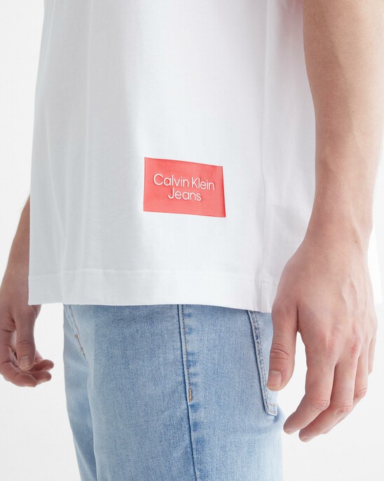 NOCTURAL REDS MOCK NECK BACK LOGO TEE