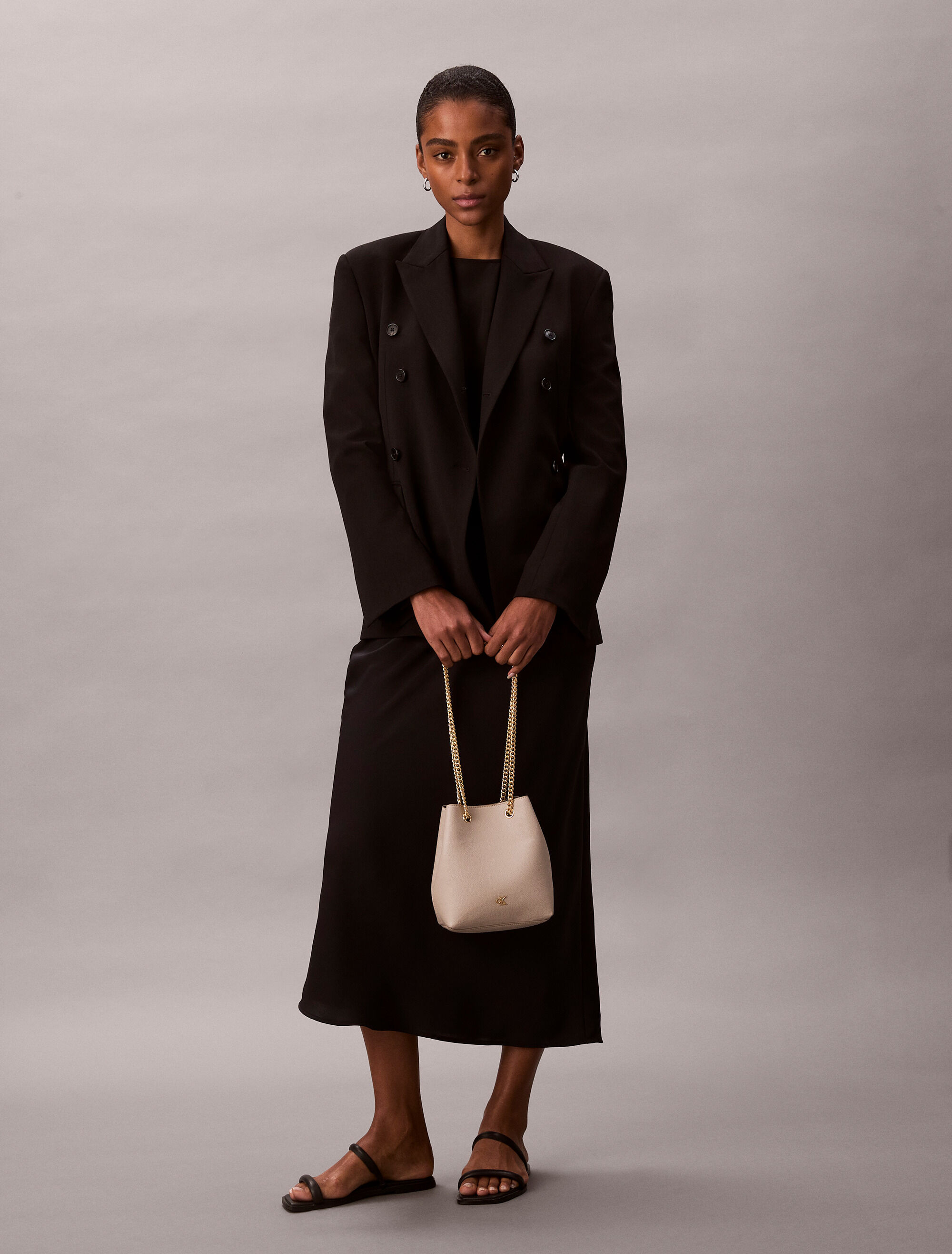 Minimal Monogram Chain Bucket Bag | brown | Calvin Klein