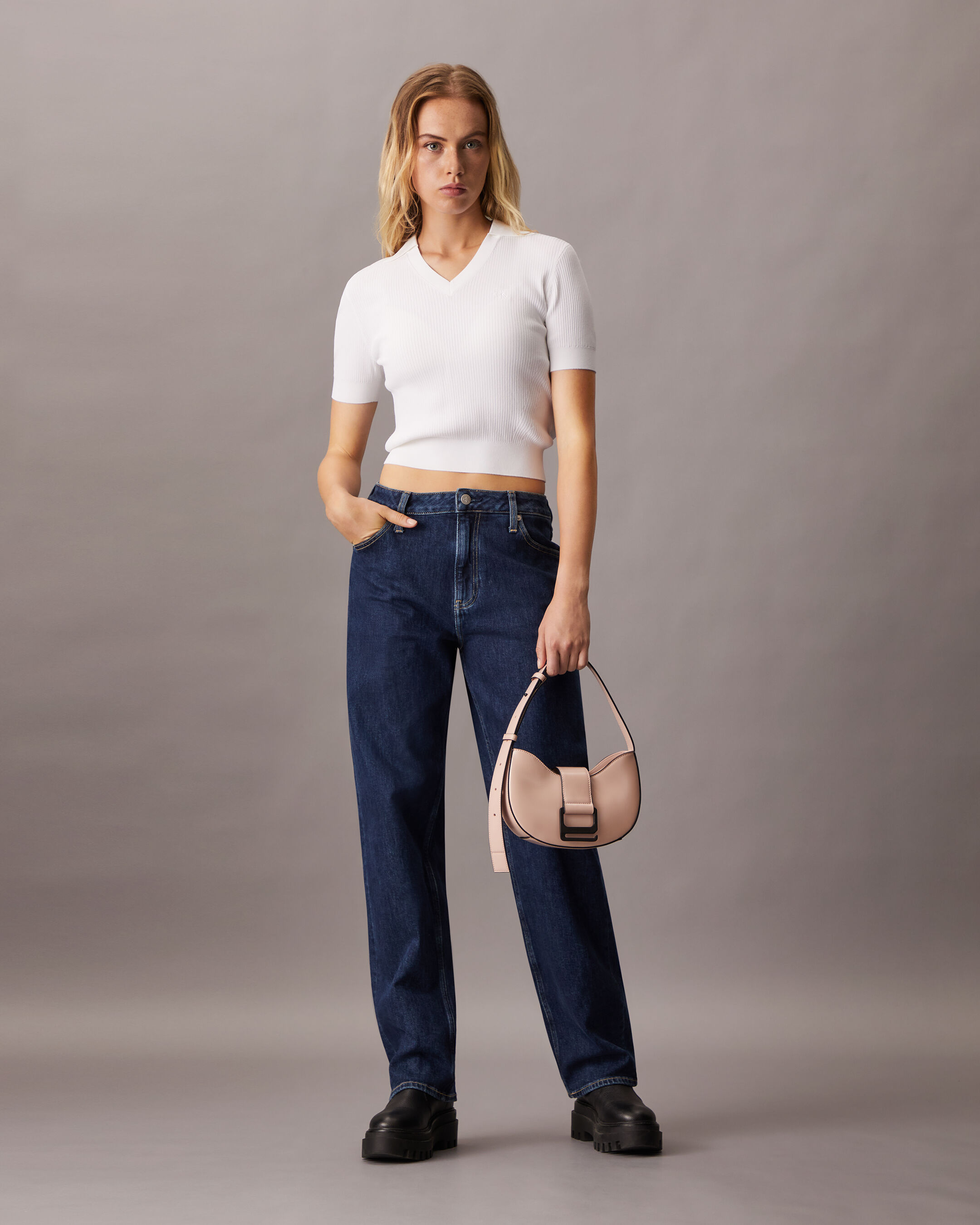 ★ ★ Women's 90s Straight Fit Dark Blue Denim J2 90s Straight Jeans | Calvin Klein